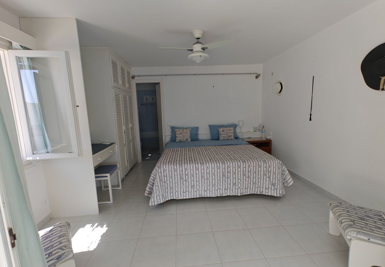 Villa in Skiathos - Villa Eirini, bright and airy 4-bedroomed villa with magical seaviews