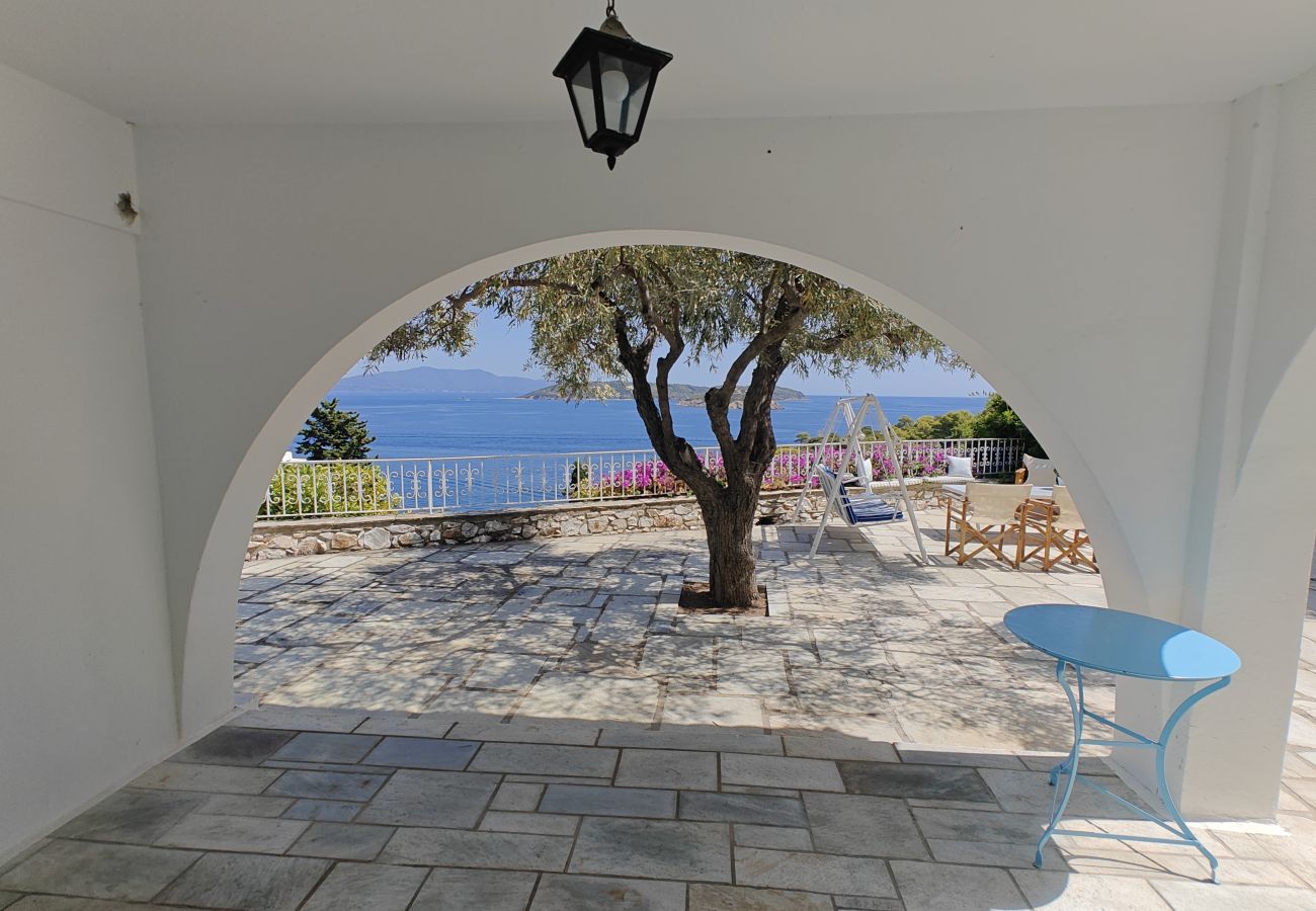 Villa in Skiathos - Villa Eirini, bright and airy 4-bedroomed villa with magical seaviews