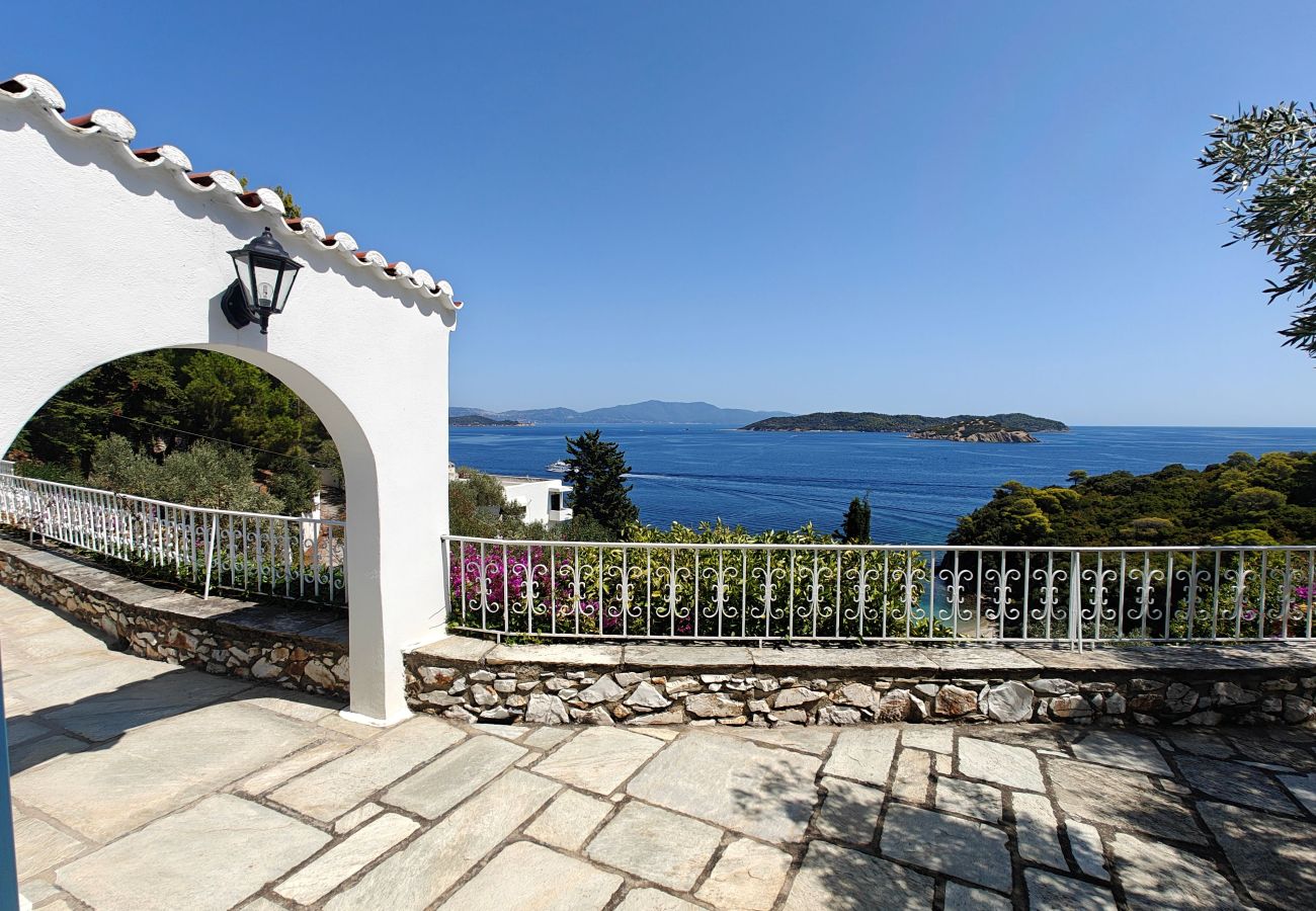 Villa in Skiathos - Villa Eirini, bright and airy 4-bedroomed villa with magical seaviews