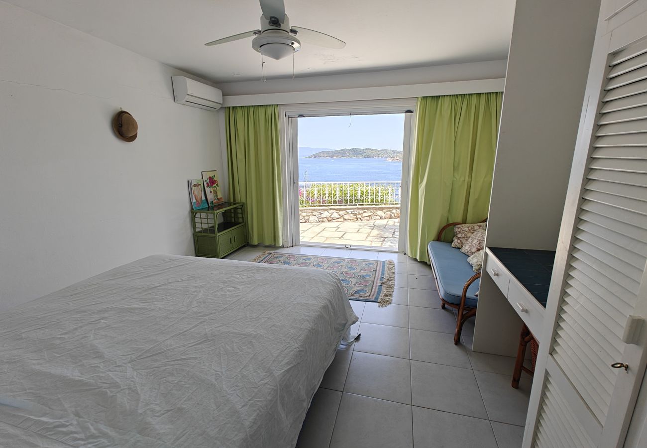 Villa in Skiathos - Villa Eirini, bright and airy 4-bedroomed villa with magical seaviews