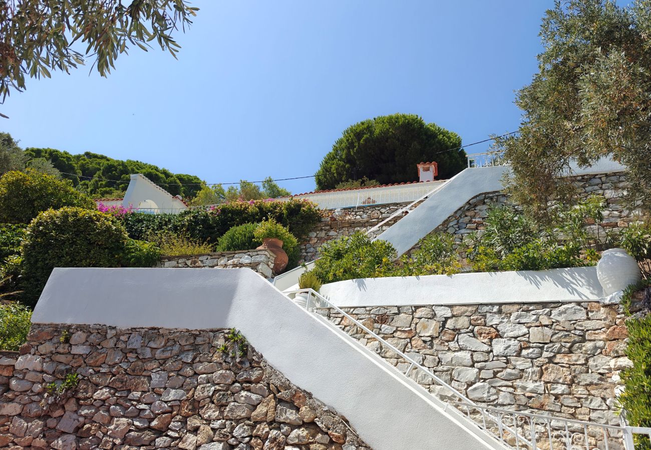 Villa in Skiathos - Villa Eirini, bright and airy 4-bedroomed villa with magical seaviews