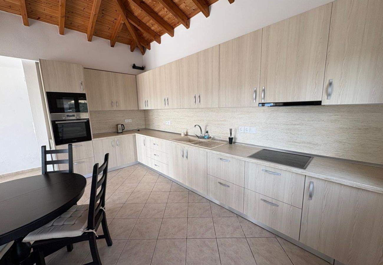Villa in Kalivia - Roni – Spacious 3-Bedroom Villa with a Lovely Pool