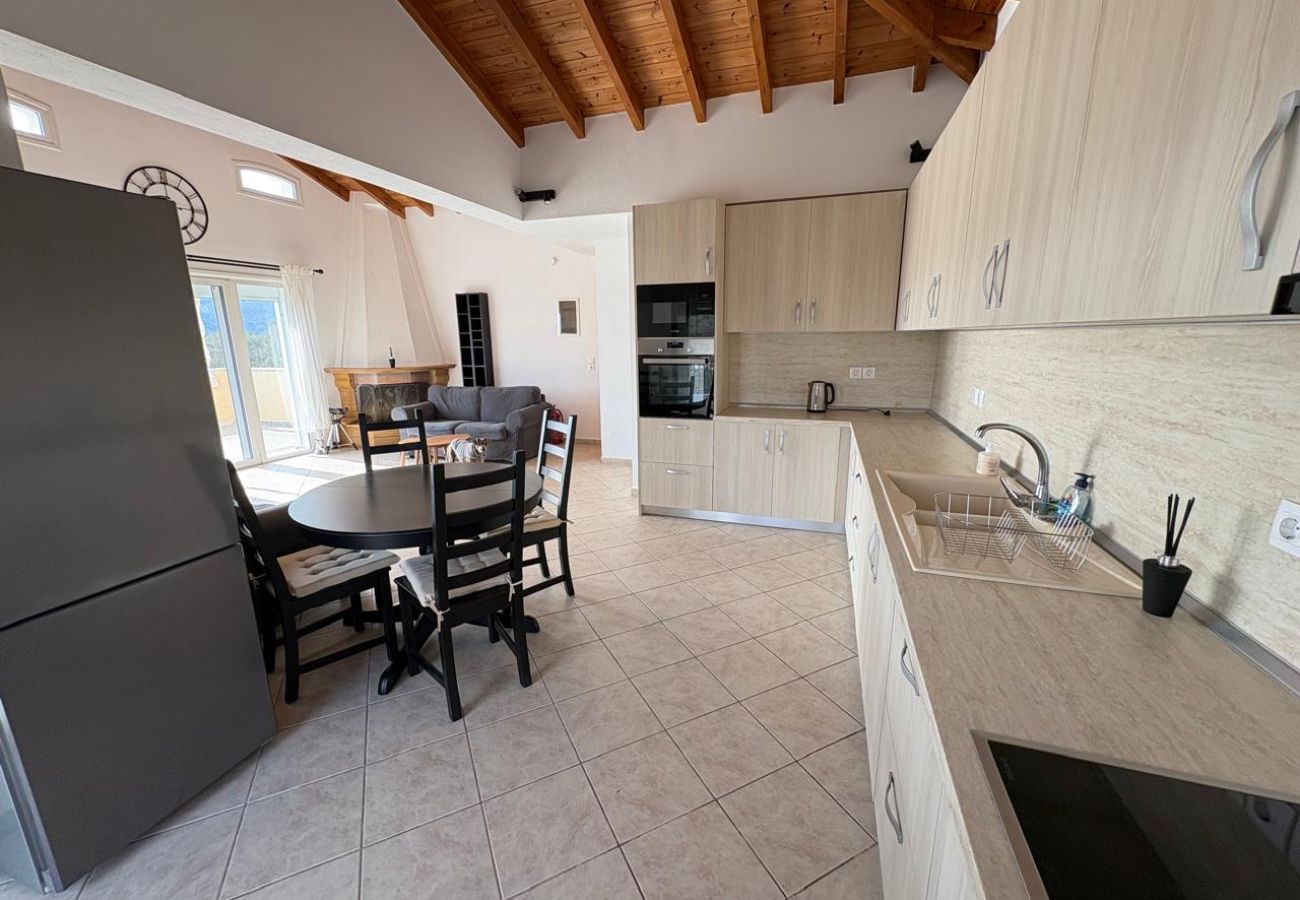 Villa in Kalivia - Roni – Spacious 3-Bedroom Villa with a Lovely Pool