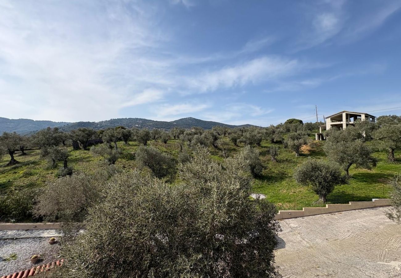 Villa in Kalivia - Roni – Spacious 3-Bedroom Villa with a Lovely Pool