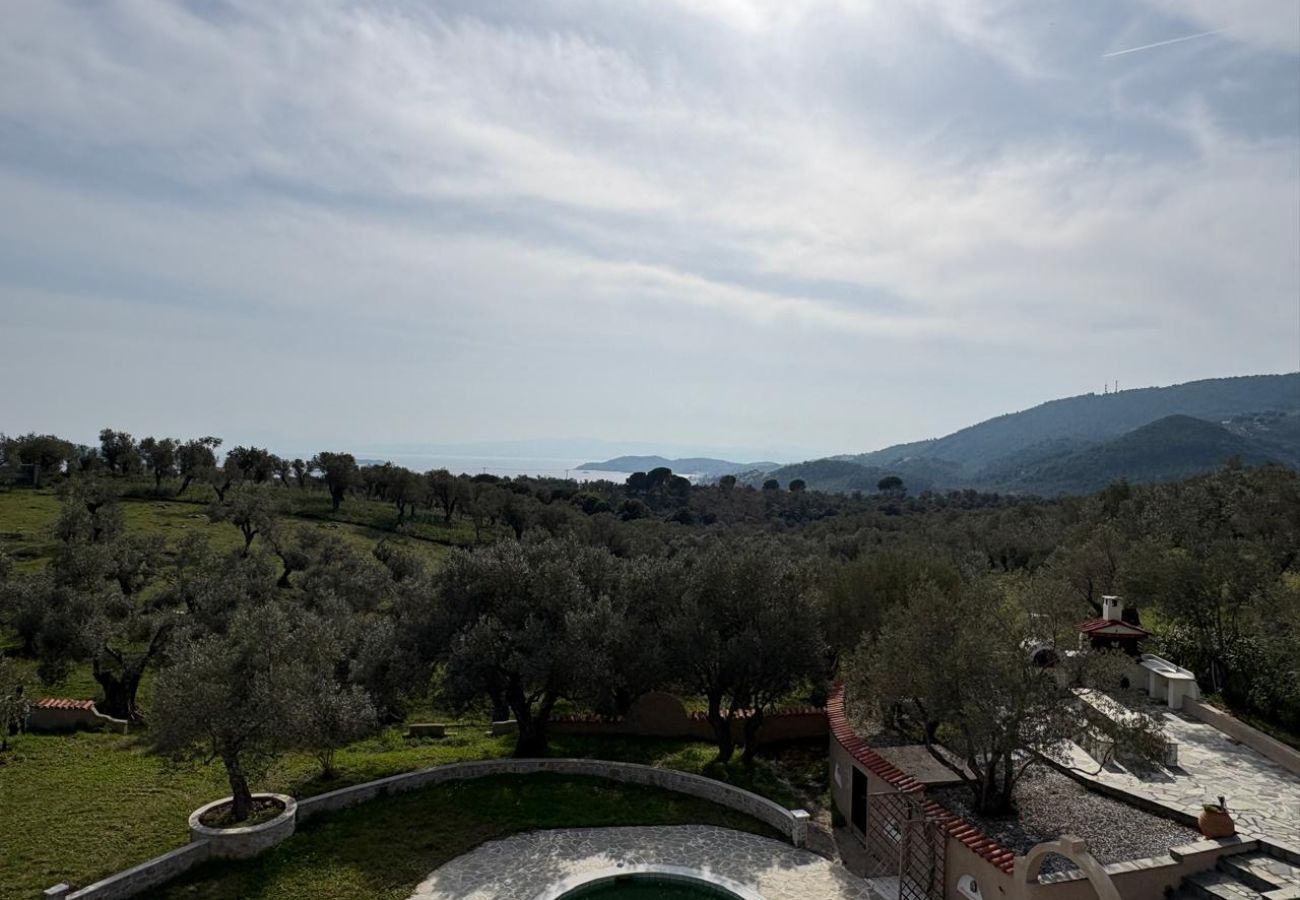 Villa in Kalivia - Roni – Spacious 3-Bedroom Villa with a Lovely Pool