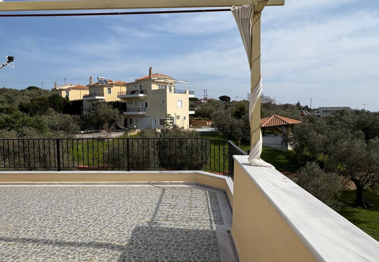 Villa in Kalivia - Roni – Spacious 3-Bedroom Villa with a Lovely Pool