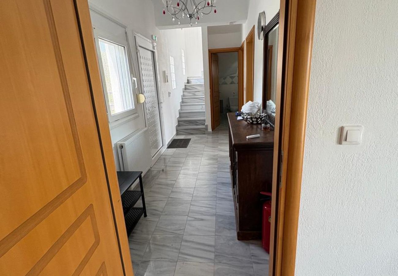 Villa in Kalivia - Roni – Spacious 3-Bedroom Villa with a Lovely Pool