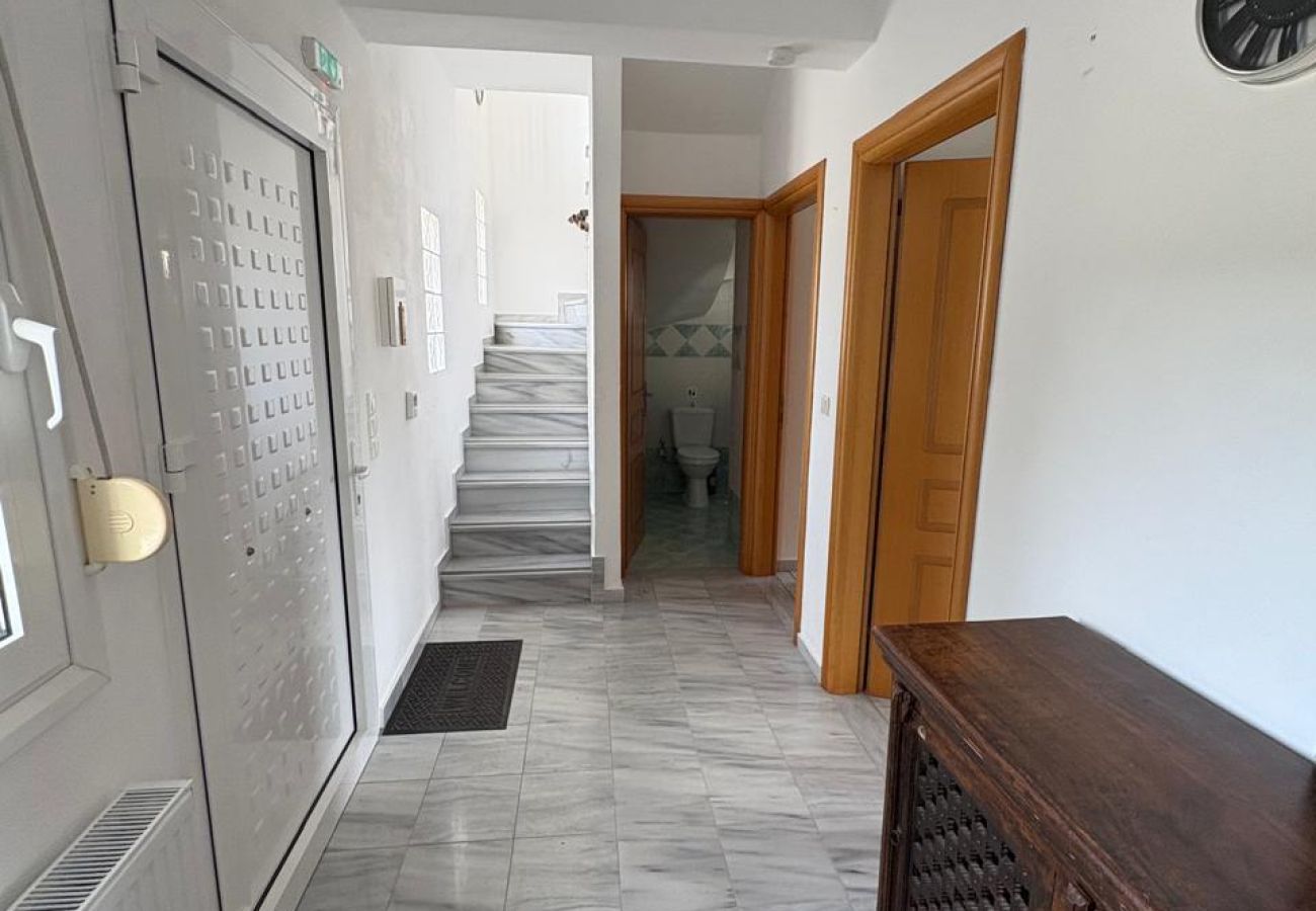 Villa in Kalivia - Roni – Spacious 3-Bedroom Villa with a Lovely Pool