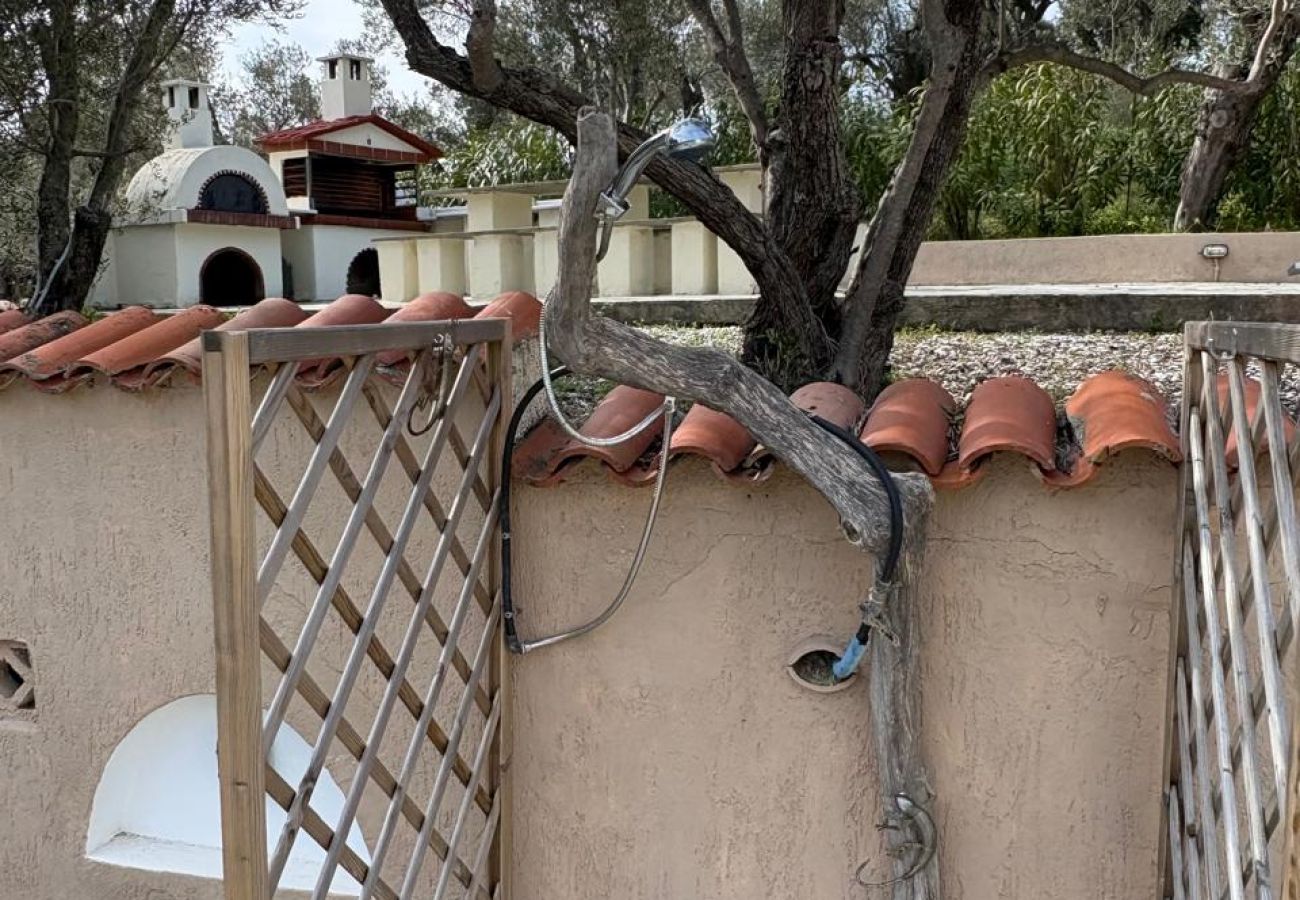 Villa in Kalivia - Roni – Spacious 3-Bedroom Villa with a Lovely Pool