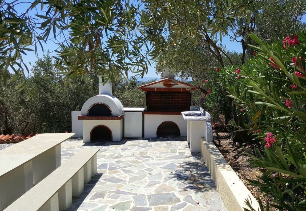 Villa in Kalivia - Roni – Spacious 3-Bedroom Villa with a Lovely Pool