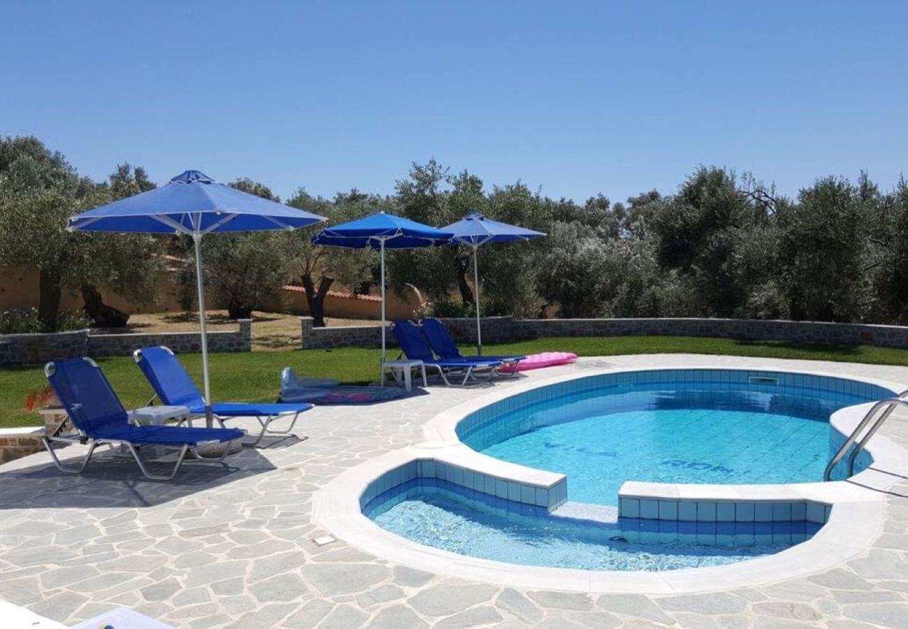 Villa in Kalivia - Roni – Spacious 3-Bedroom Villa with a Lovely Pool