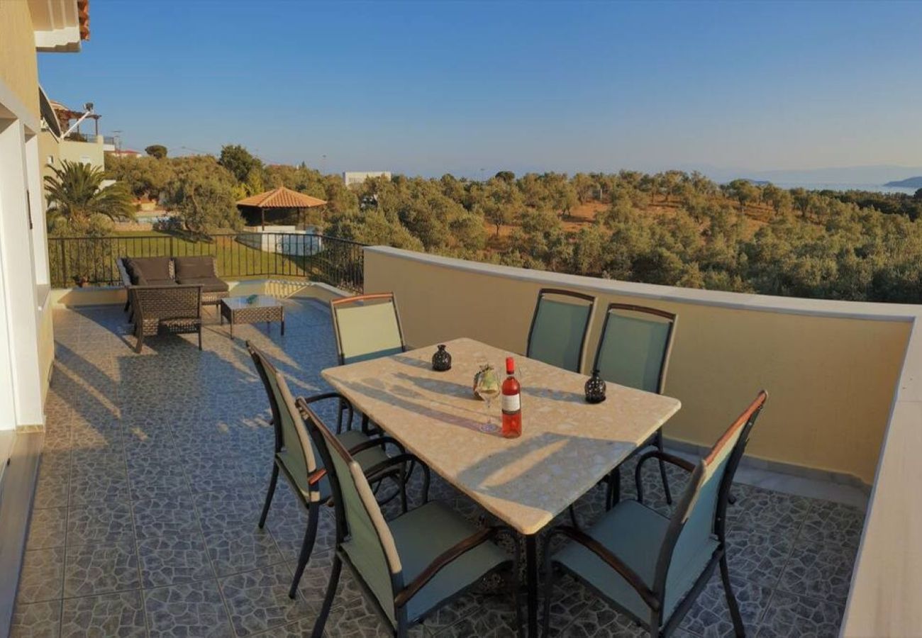 Villa in Kalivia - Roni – Spacious 3-Bedroom Villa with a Lovely Pool