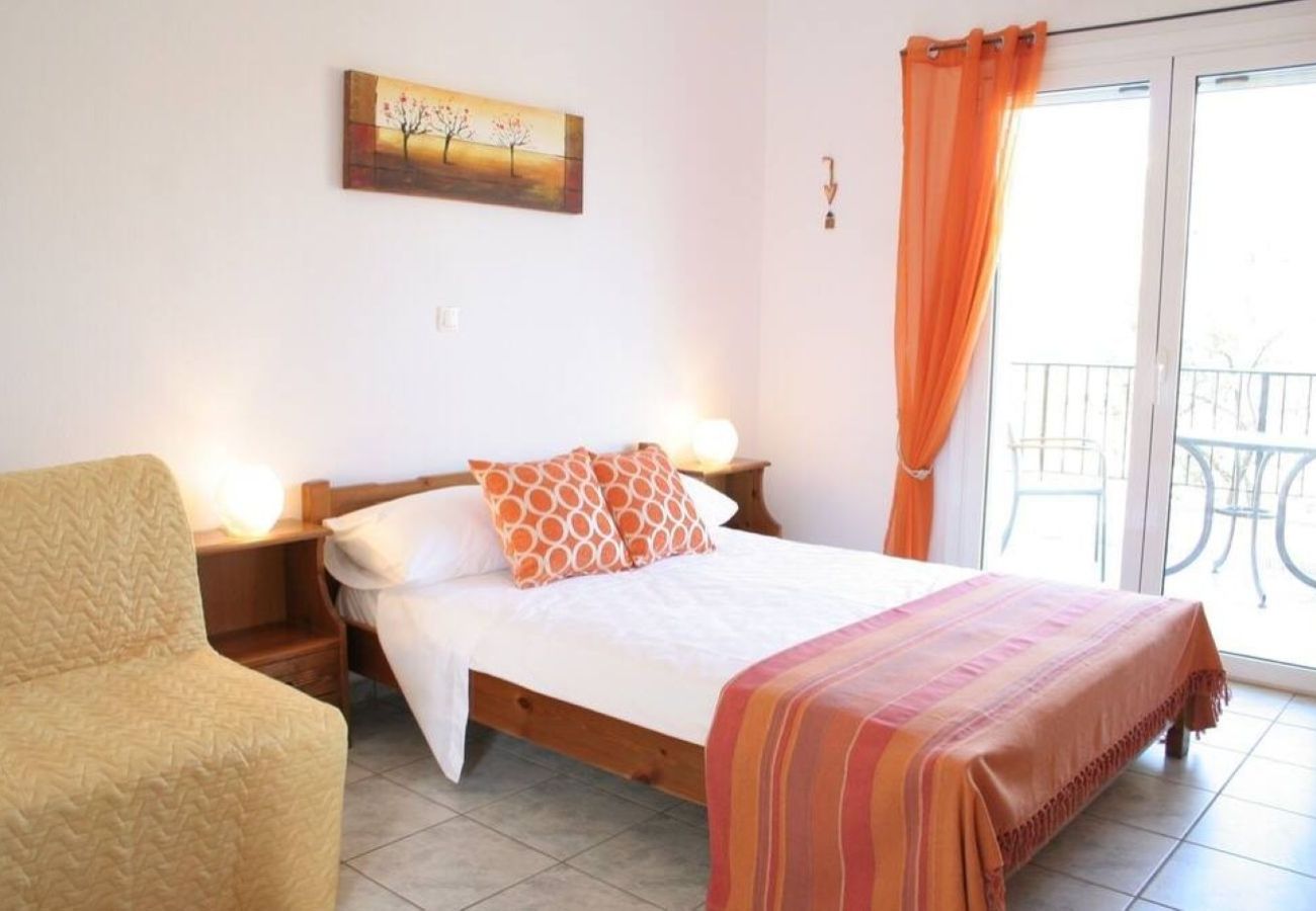 Villa in Kalivia - Roni – Spacious 3-Bedroom Villa with a Lovely Pool