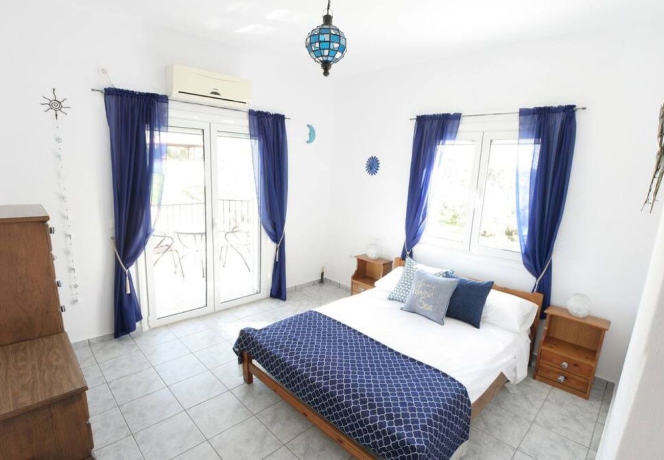 Villa in Kalivia - Roni – Spacious 3-Bedroom Villa with a Lovely Pool