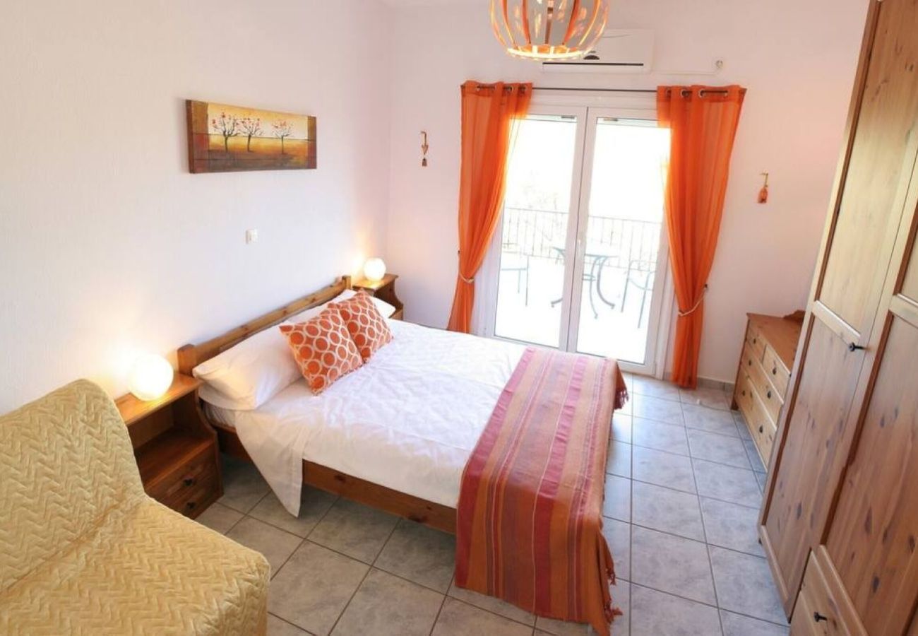 Villa in Kalivia - Roni – Spacious 3-Bedroom Villa with a Lovely Pool