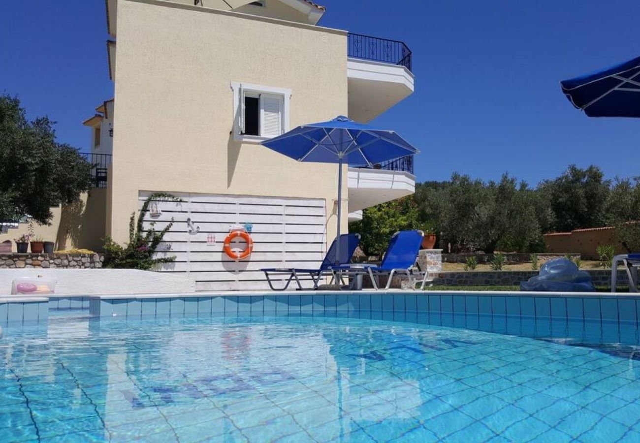 Villa in Kalivia - Roni – Spacious 3-Bedroom Villa with a Lovely Pool