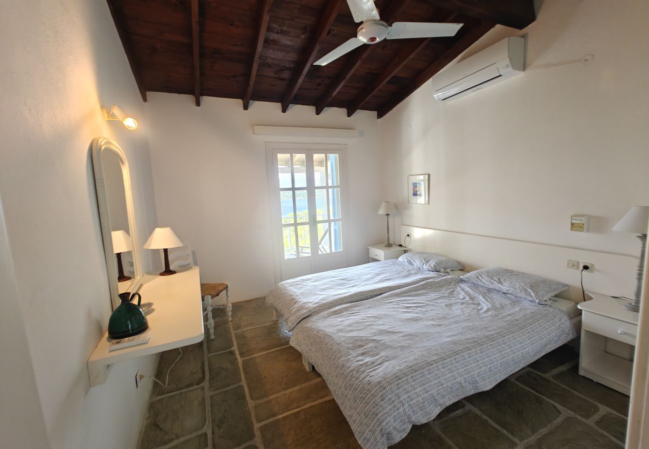 House in Skiathos - Sun and Moon 1, charming villa for 2 overlooking Vromolimnos