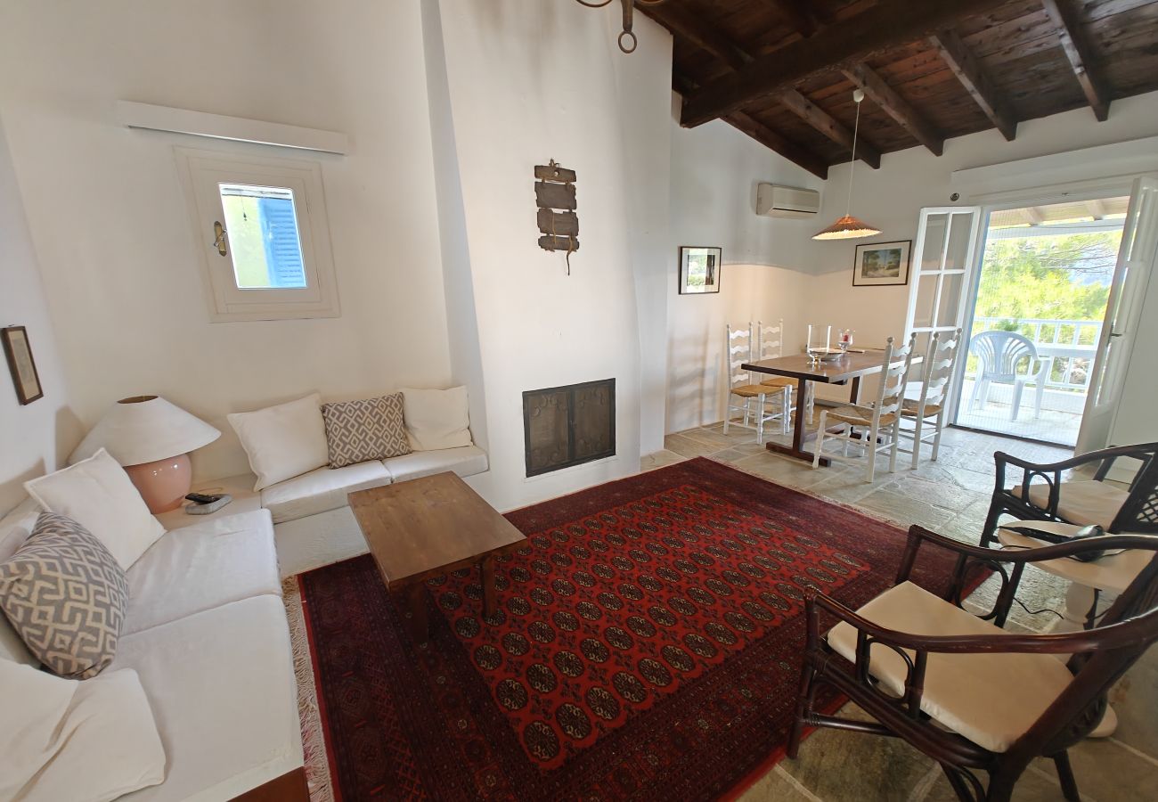 House in Skiathos - Sun and Moon 1, charming villa for 2 overlooking Vromolimnos