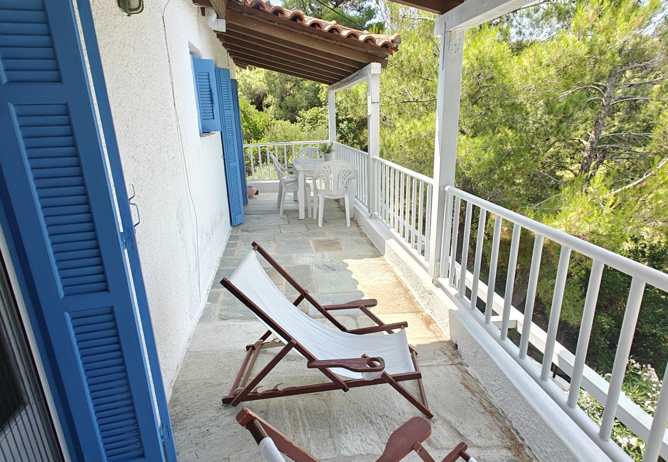 House in Skiathos - Sun and Moon 1, charming villa for 2 overlooking Vromolimnos