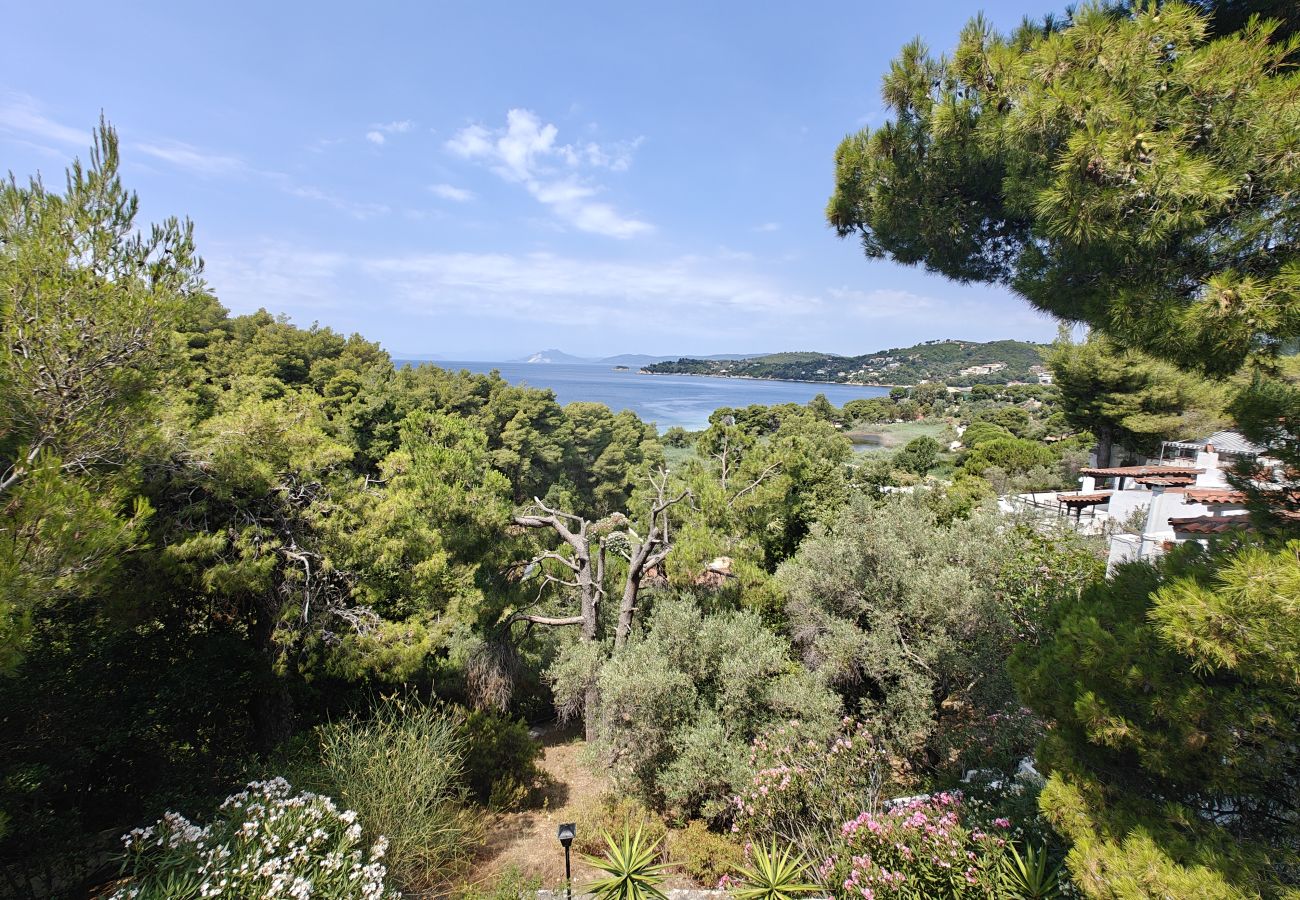 House in Skiathos - Sun and Moon 1, charming villa for 2 overlooking Vromolimnos