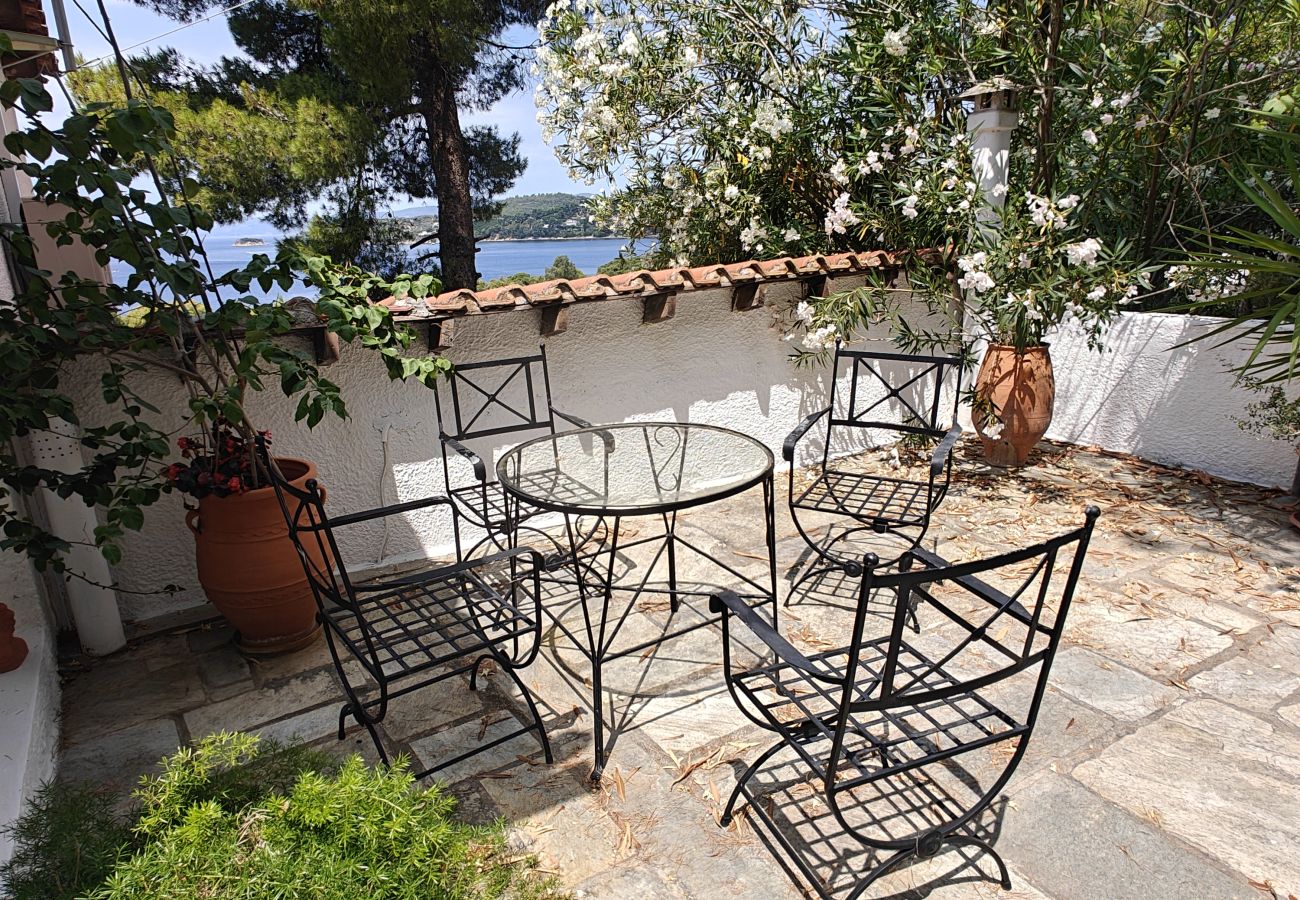 House in Skiathos - Sun and Moon 1, charming villa for 2 overlooking Vromolimnos