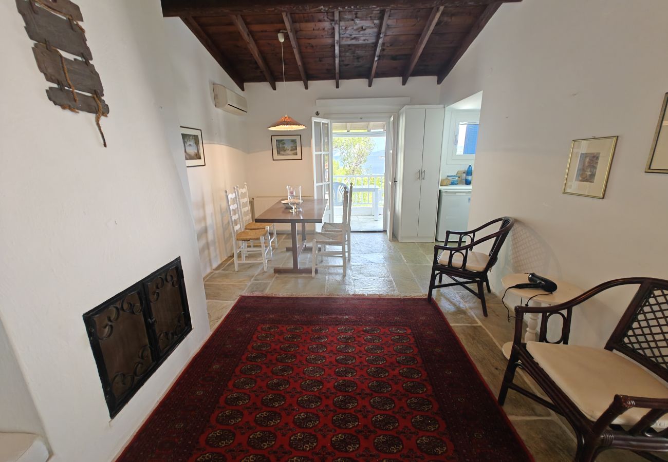 House in Skiathos - Sun and Moon 1, charming villa for 2 overlooking Vromolimnos