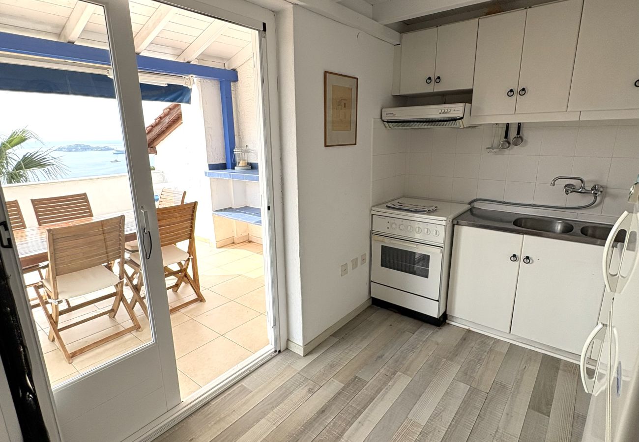 Apartment in Skiathos - Uphill apartment for 4 in Achladies