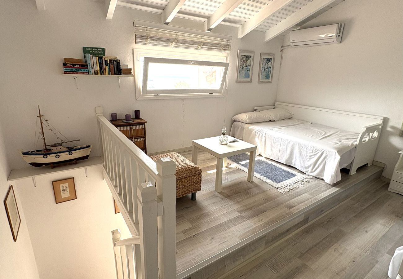 Apartment in Skiathos - Uphill apartment for 4 in Achladies