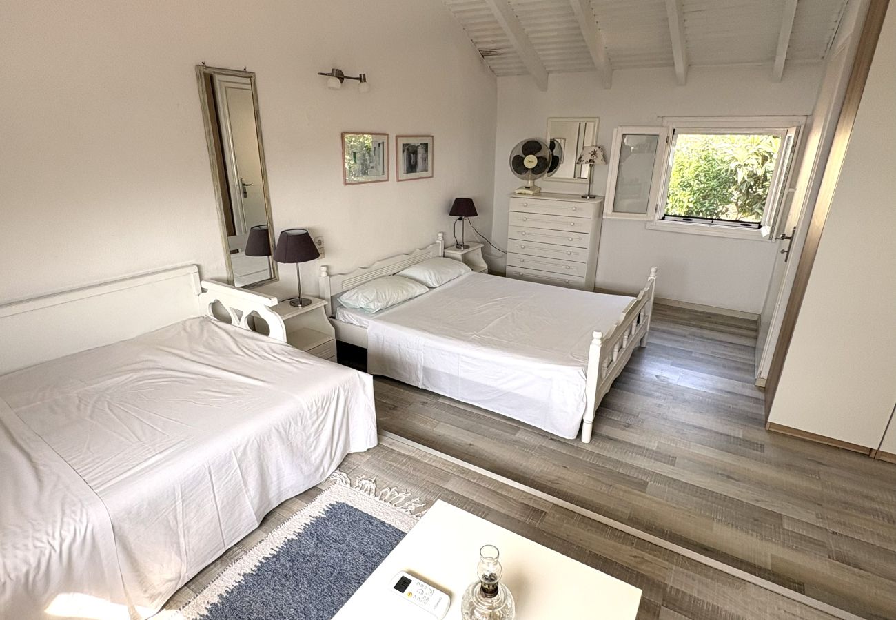 Apartment in Skiathos - Uphill apartment for 4 in Achladies