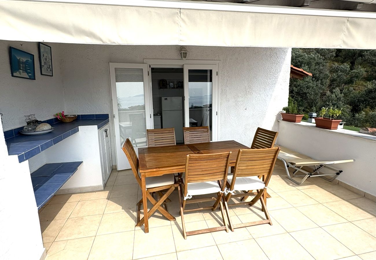 Apartment in Skiathos - Uphill apartment for 4 in Achladies