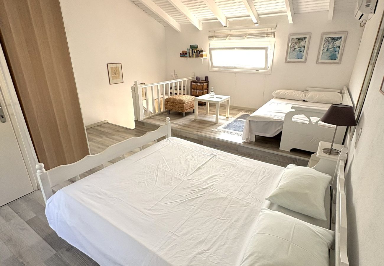 Apartment in Skiathos - Uphill apartment for 4 in Achladies