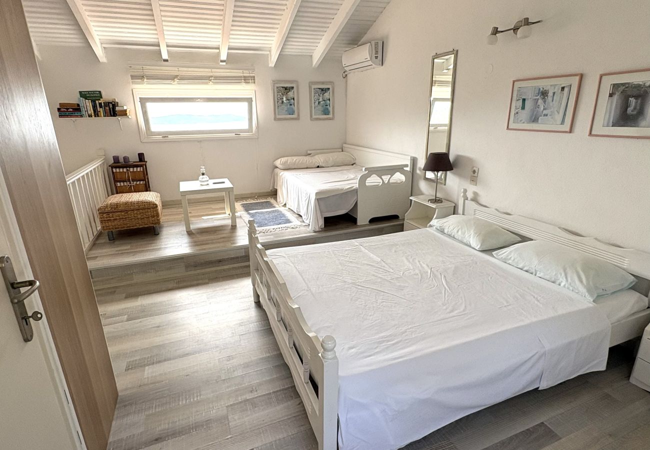 Apartment in Skiathos - Uphill apartment for 4 in Achladies