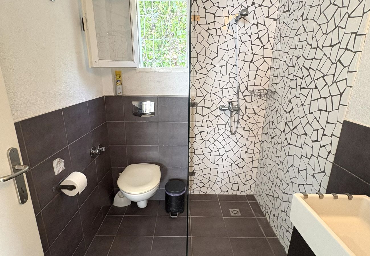Apartment in Skiathos - Uphill apartment for 4 in Achladies