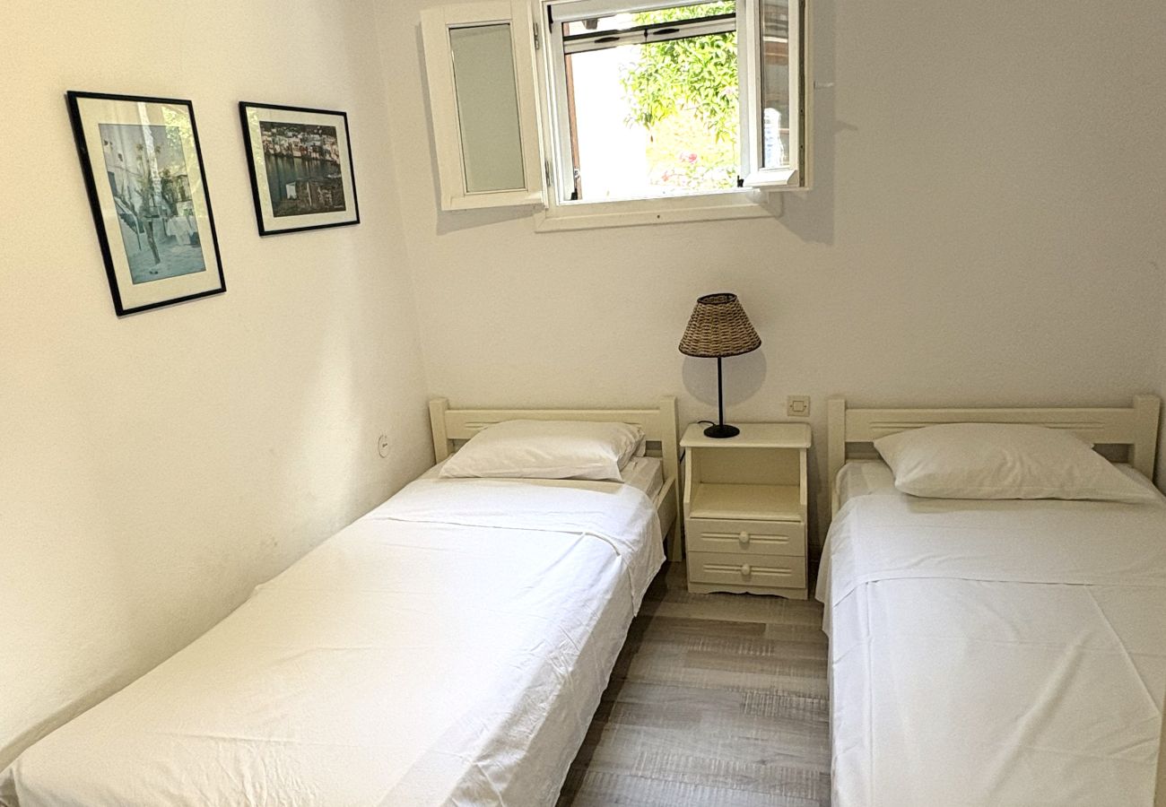 Apartment in Skiathos - Uphill apartment for 4 in Achladies