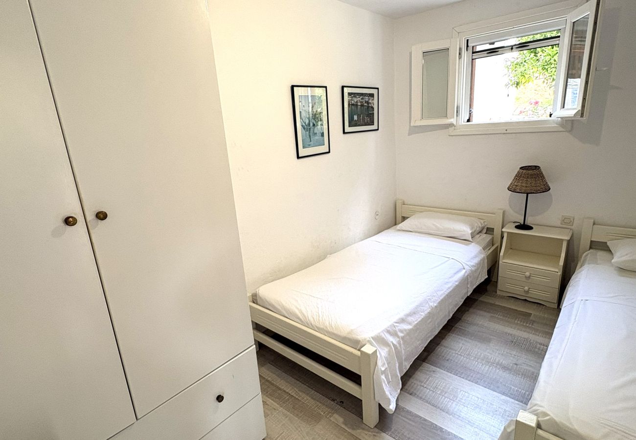 Apartment in Skiathos - Uphill apartment for 4 in Achladies